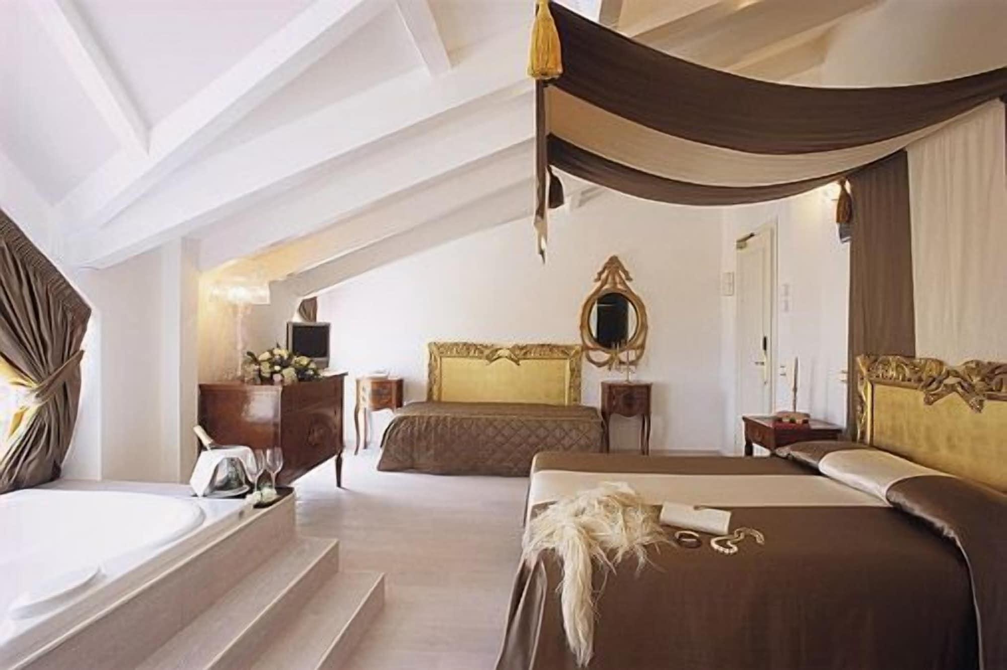 M Glamour Hotel Gabicce Mare Exterior photo